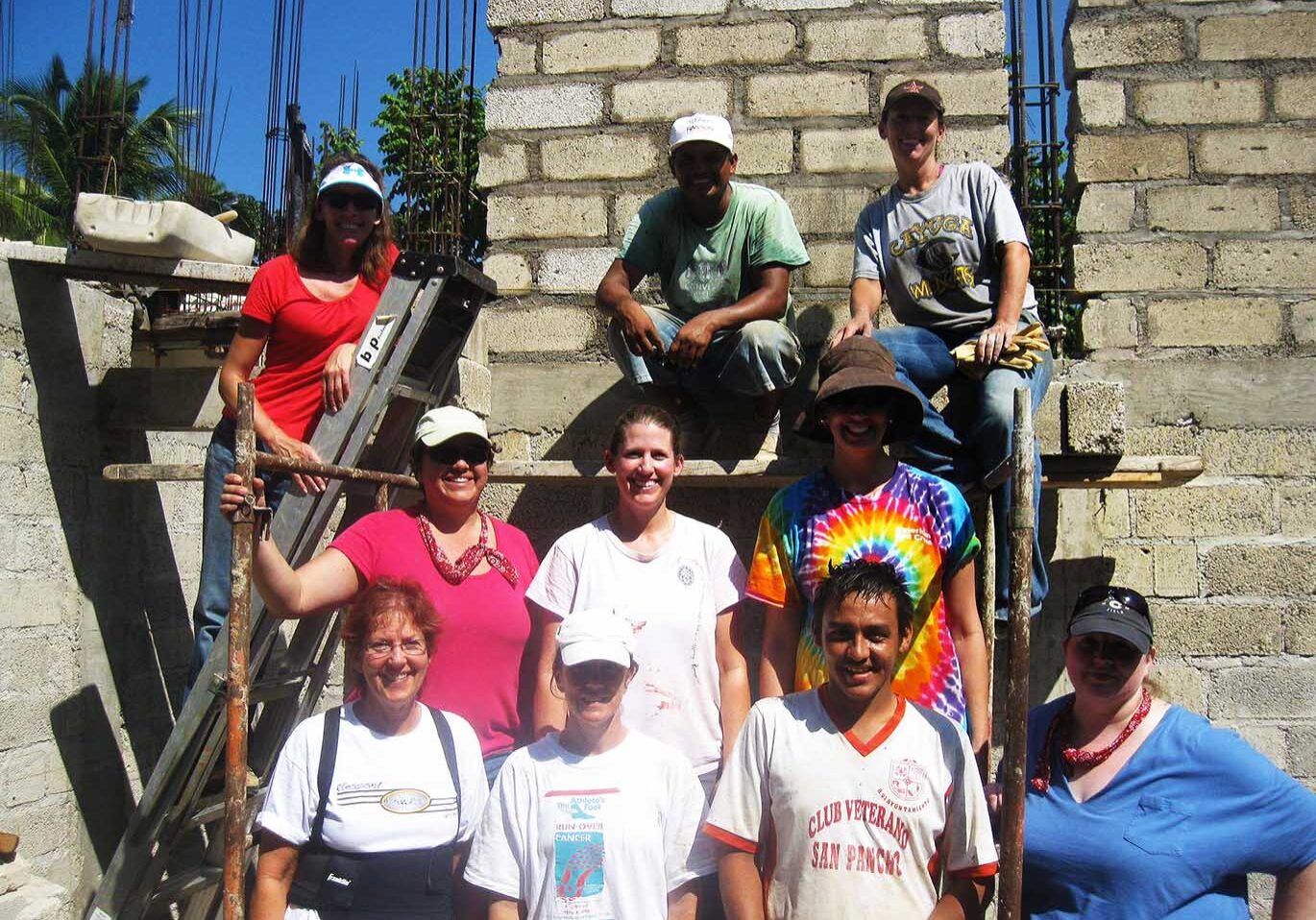 7_SISTERS_INTERNATIONAL_volunteers_shelter_woman_and_children_mexico_violence_safety_2012