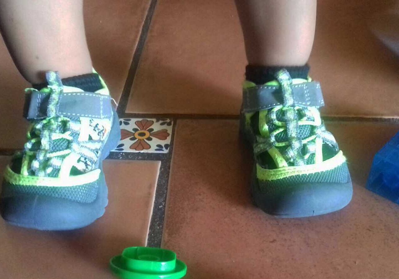 happy_feet_children_shoes_donation_shelter_for_domestic_violence_mexico-revisd-s2.1